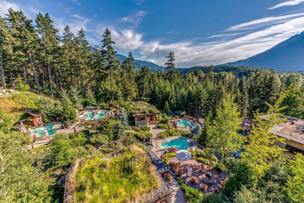aerial view of the outdoor pools and view at scandinave tremblant